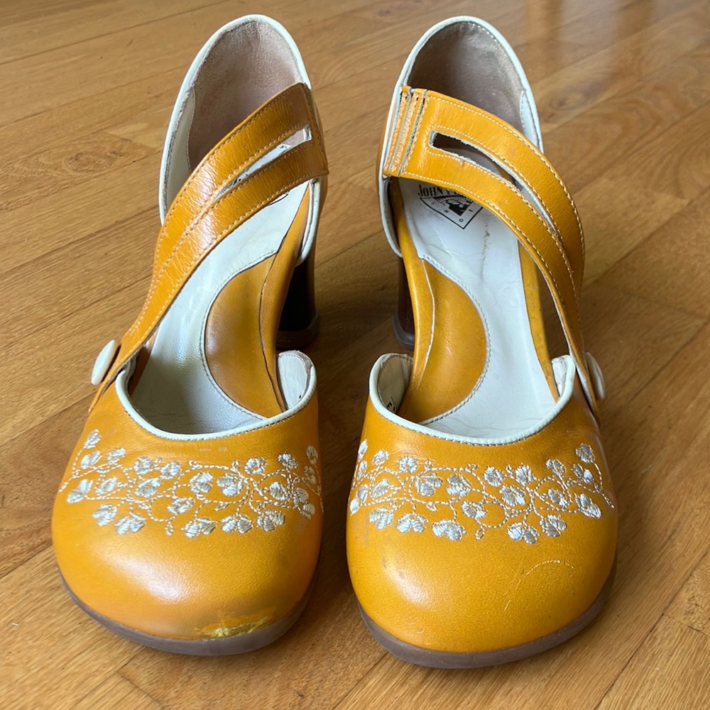 Fluevog Viardot mustard orange/yellow size 6